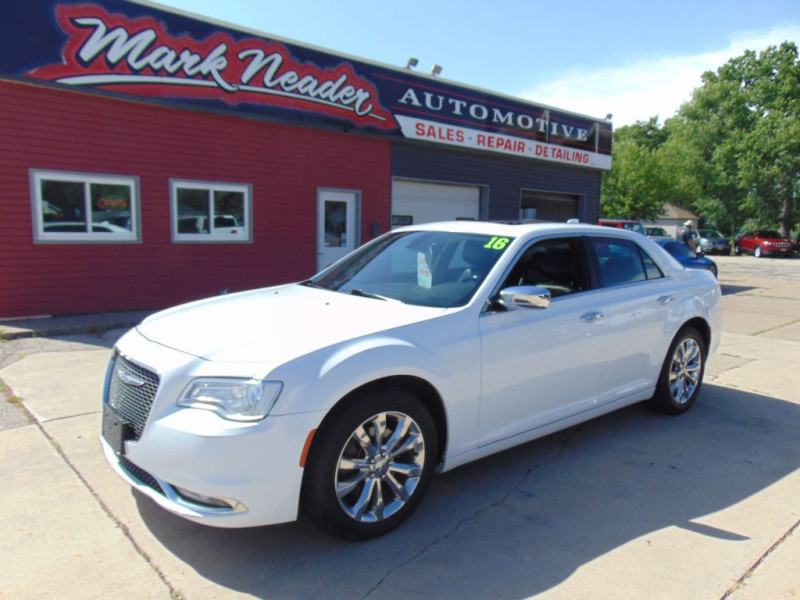 2016 Chrysler 300 C's photo
