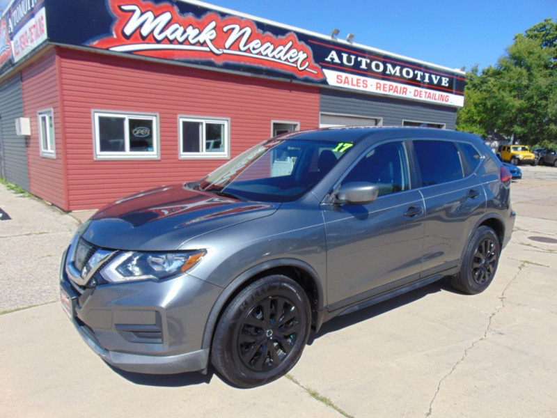 2017 Nissan Rogue S's photo
